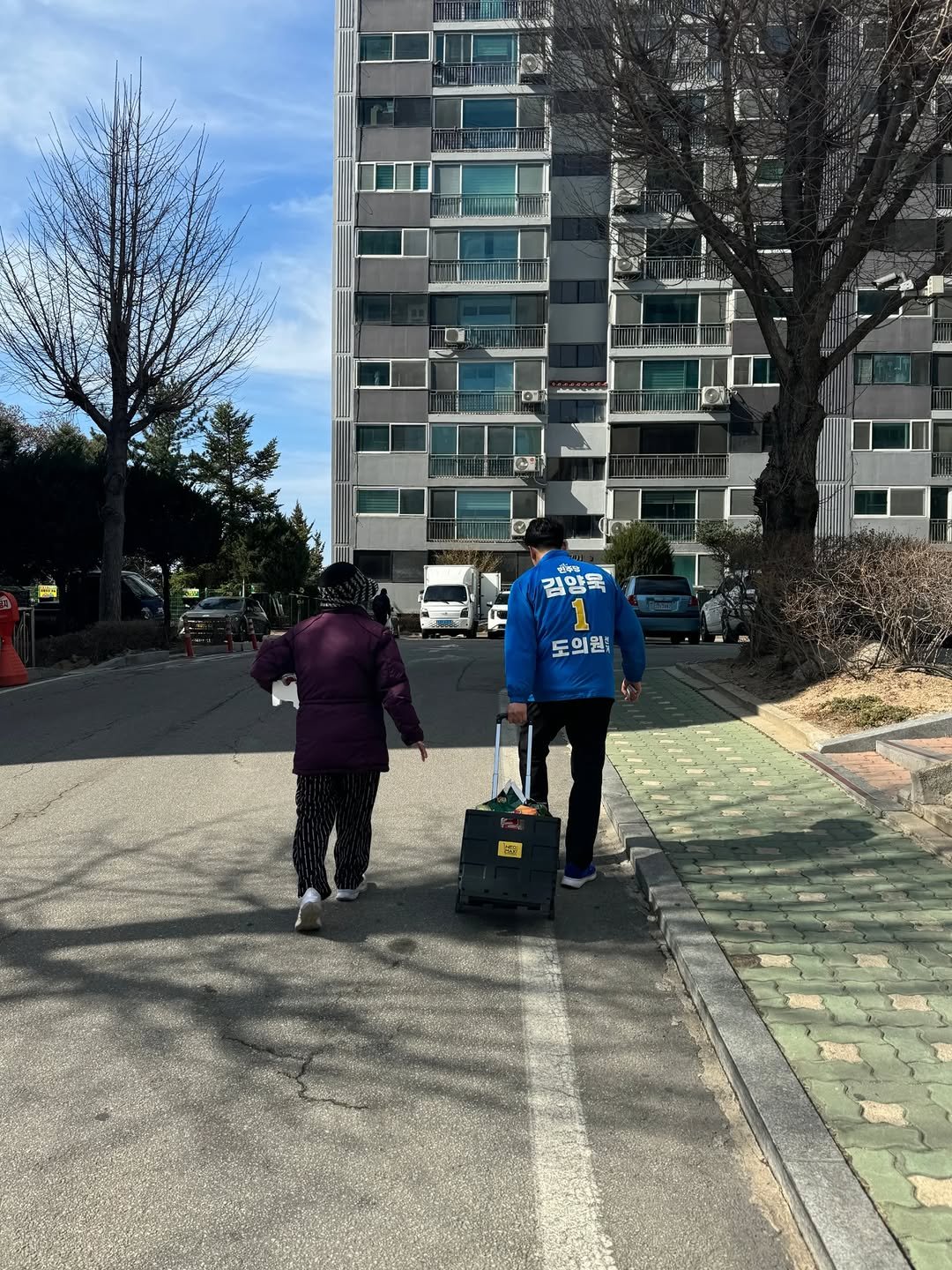 Photo by 김양욱 in 후평동. May be an image of one or more people, segway, skateboard, scooter, street, road and text.