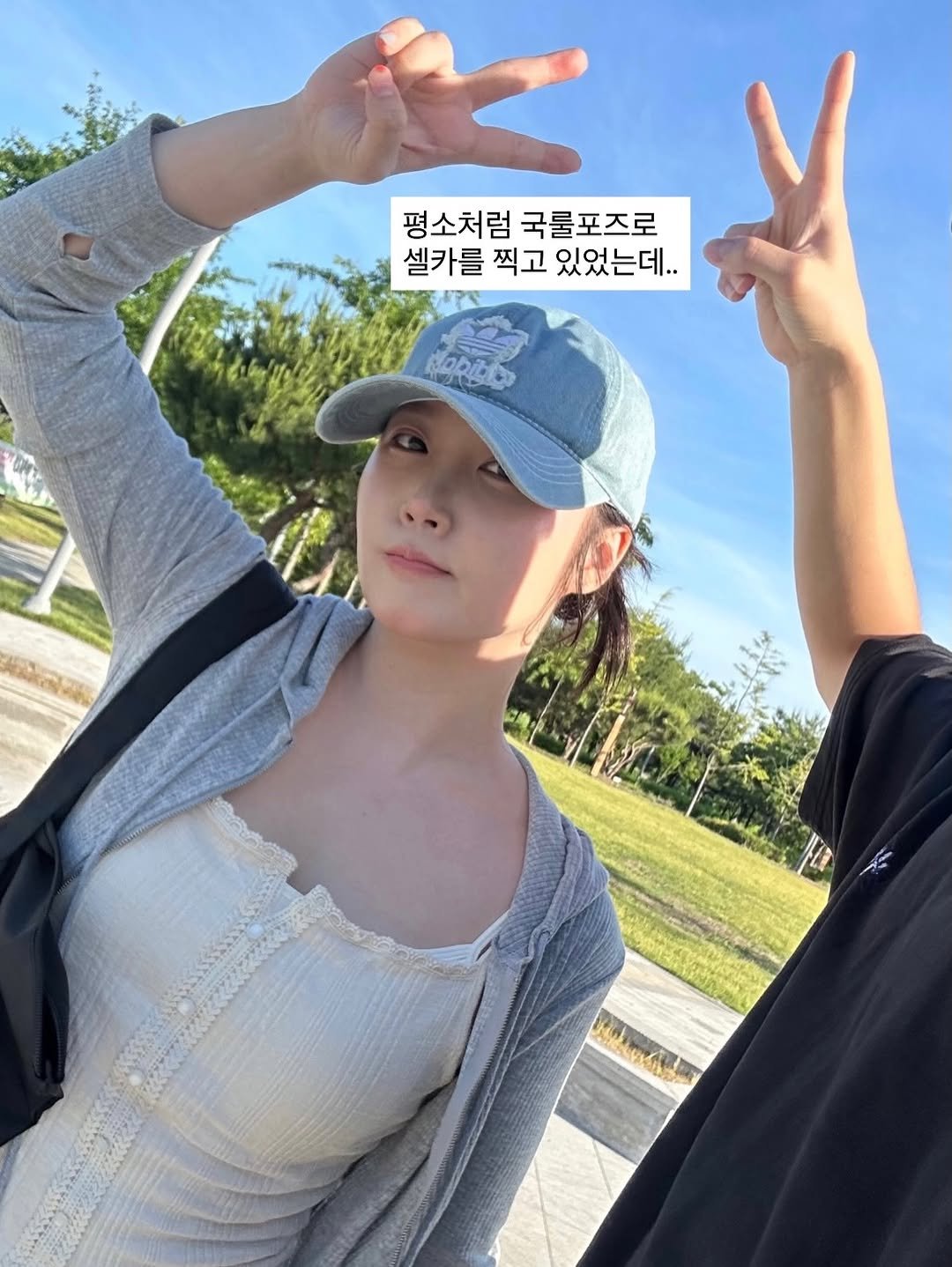kimbbuingg 게시물 이미지: 사진포즈 고민일때 추천하는 포즈✊🏻✋🏻✌🏻