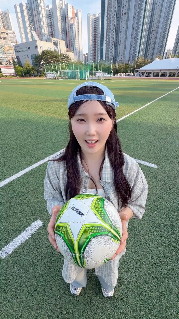 kimbbuingg 게시물 이미지: 상위 1% 축구해주는 여자친구 소환⚽️