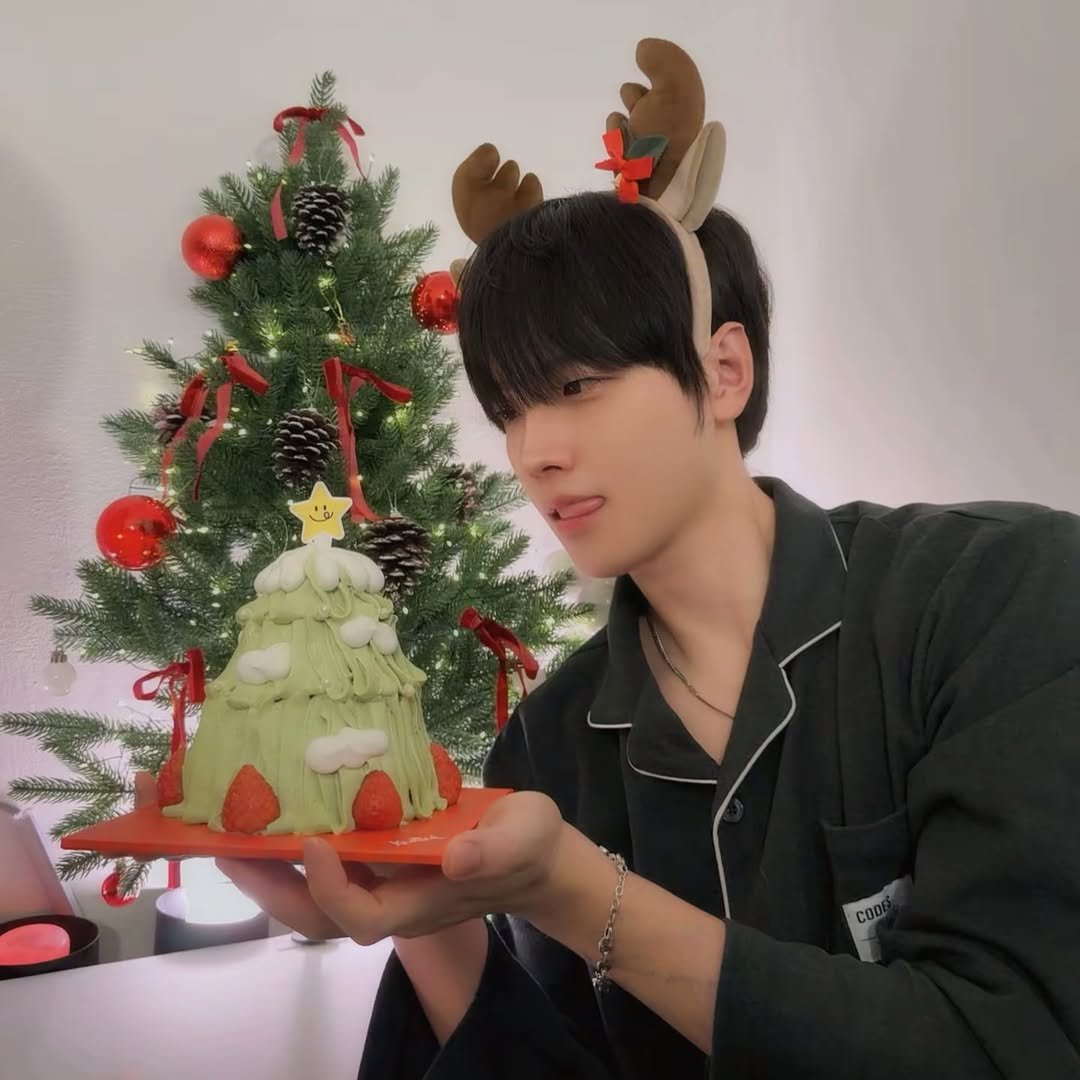 Photo by 김창민 (94.06.08) on December 25, 2025. May be an image of cake and text.