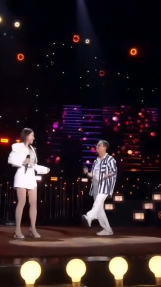 kimdana1104 게시물 이미지: #위일청 선배님 많이 알려주셔서
너무 감사드립니다☺️🤍
선배님과 함께 노래할수...