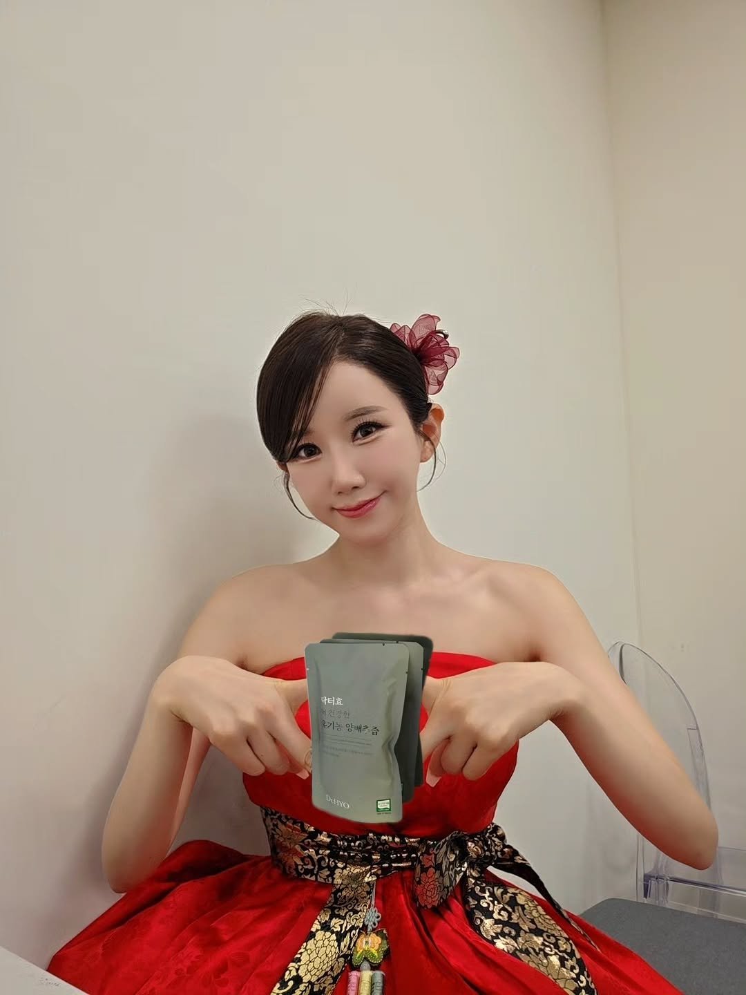 Photo shared by 김다나 on December 06, 2025 tagging @djchunja. May be an image of phone and text.