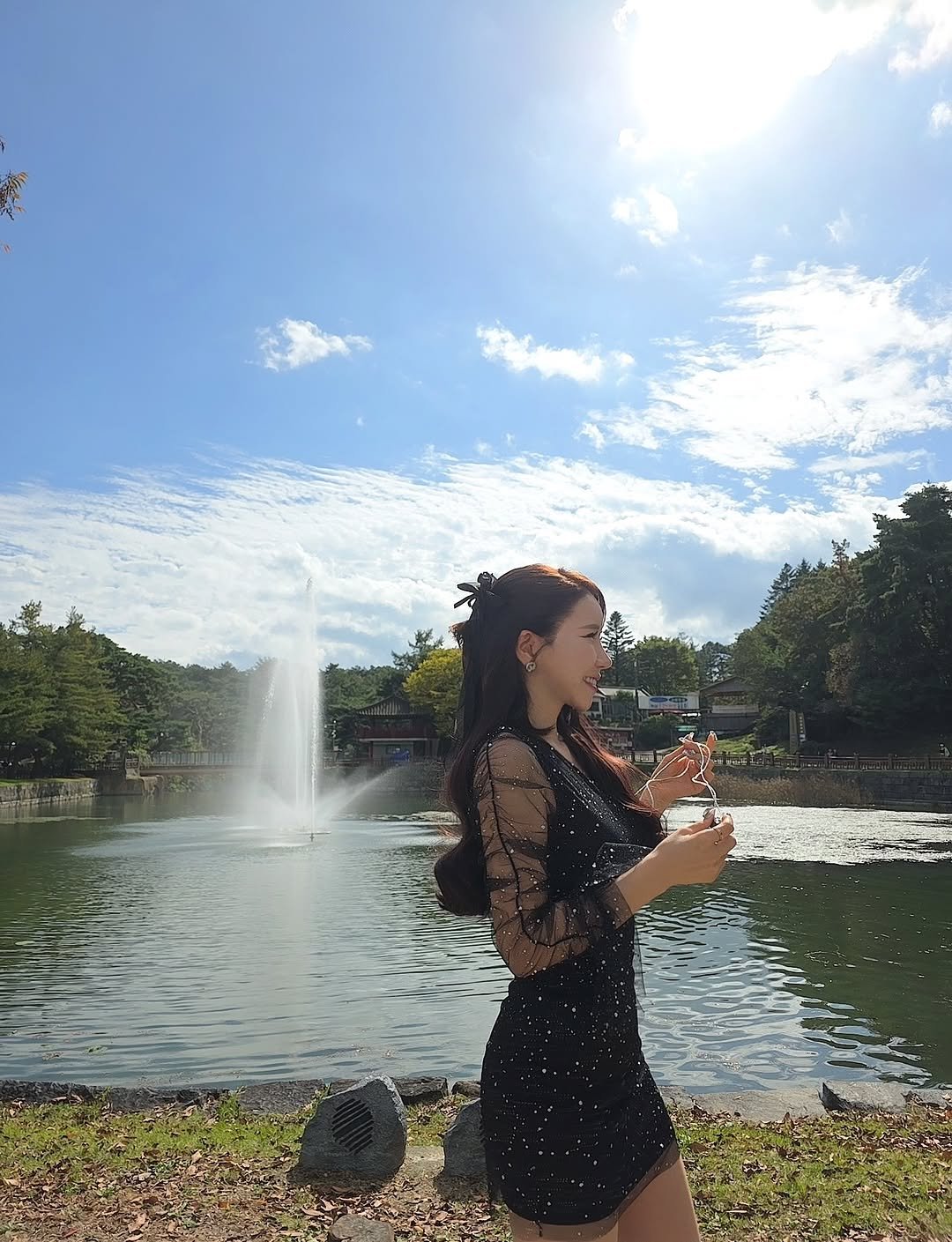 Photo by 김다나 on October 18, 2025. May be an image of fountain, park and text.