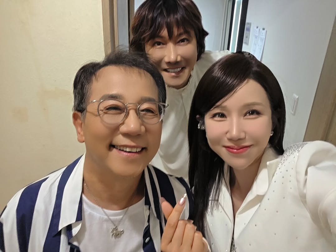 kimdana1104 게시물 이미지: 오늘은 #KBS #가요무대 방송하는 날입니다📺

이번 밴드 특집에서
위일청 선배님과...