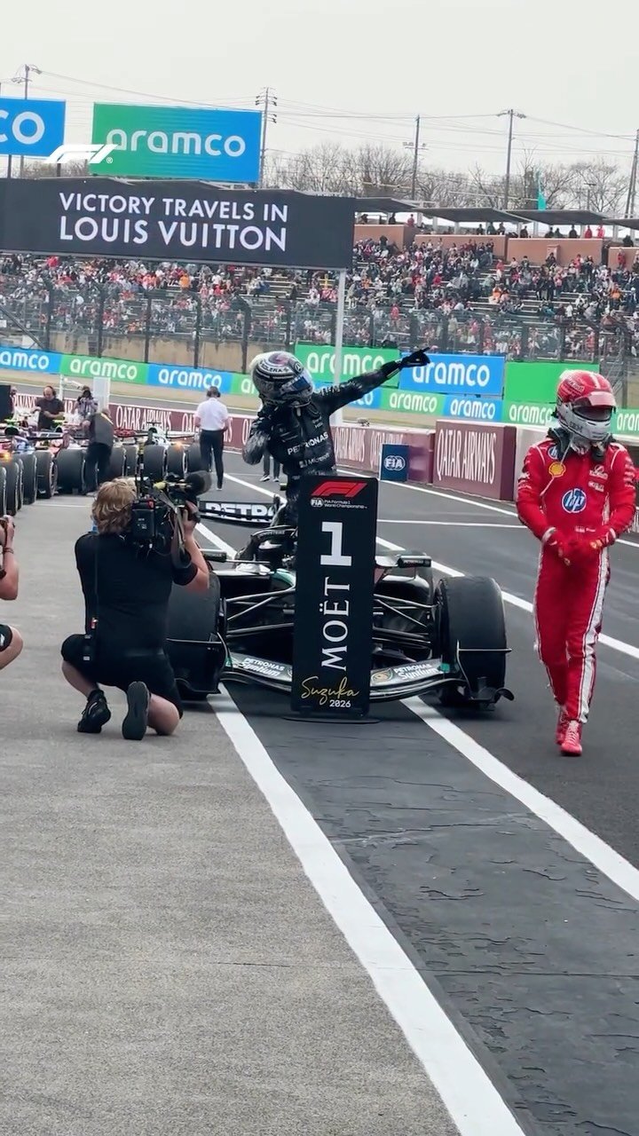 kimi.antonelli 게시물 이미지: 1. Get the pose in ✅
2. GET TO YOUR TEAM...