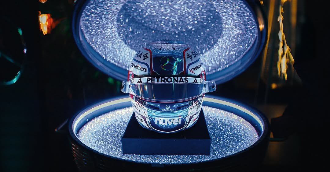 Photo by Andrea Kimi Antonelli on November 19, 2025. May be an image of text that says 'የንያል NDSTNIKE PETRONAS L รูส rus huvei'.