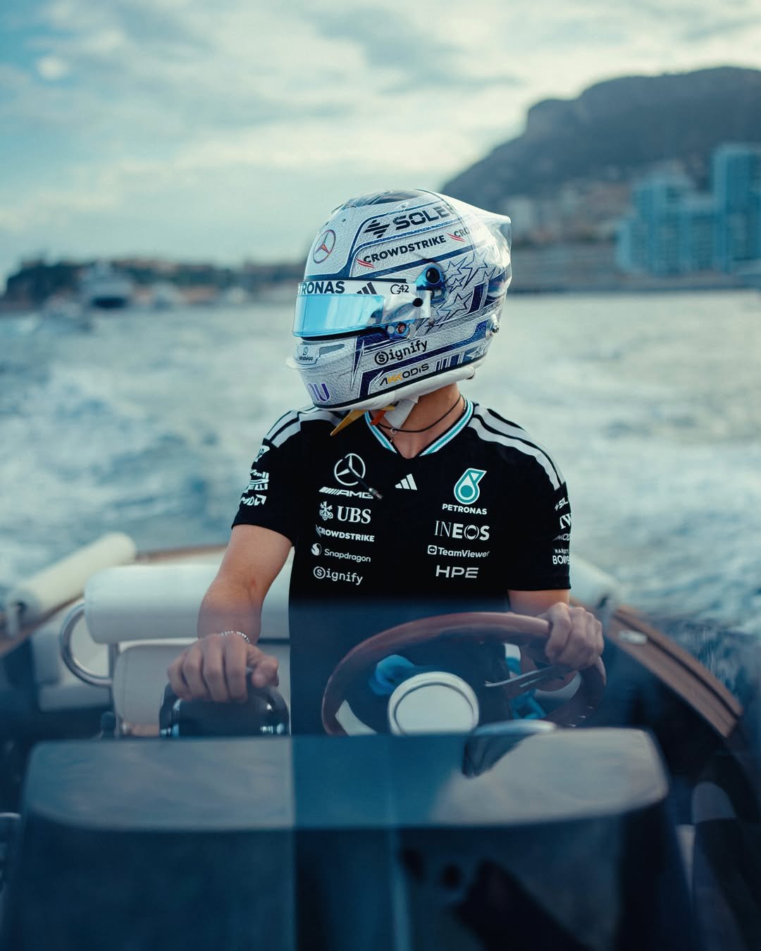 kimi.antonelli 게시물 이미지: Fresh new helmet for Monaco! 🔵⚪️

Wanted to go...