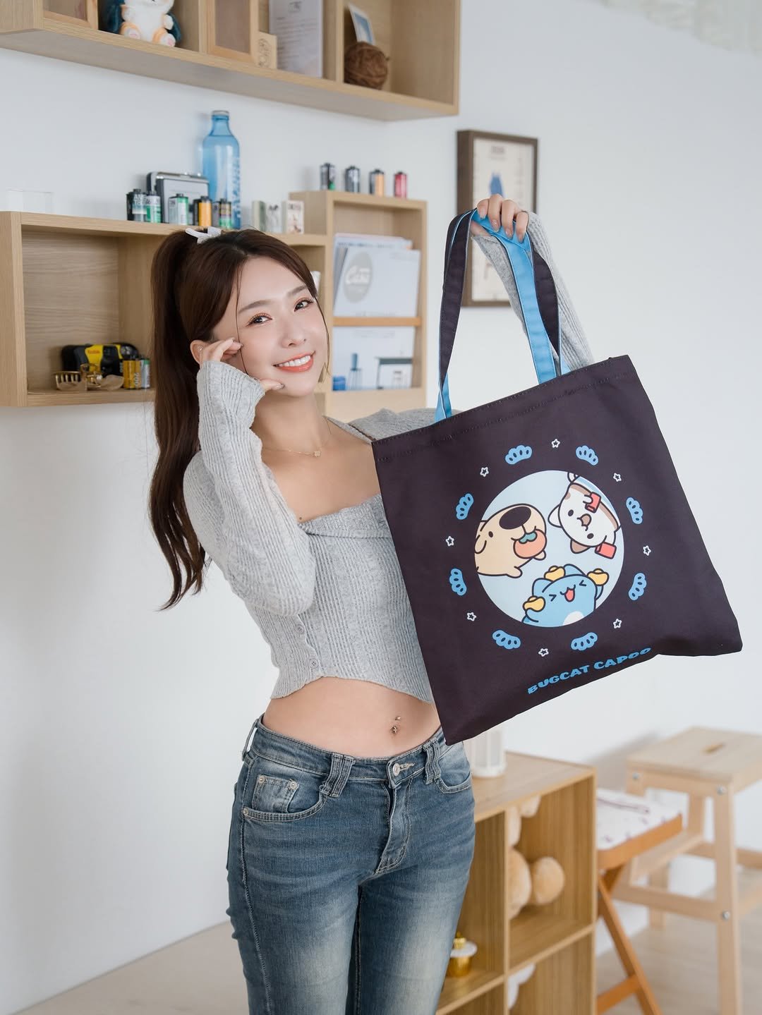 Photo by 禾羽 Kimi on February 05, 2026. May be an image of pencil case, drawstring, grocery bag, pouch and text that says '立 CO 1 いろり AD い म な .... ..۰ BUGCAT CA APO'.