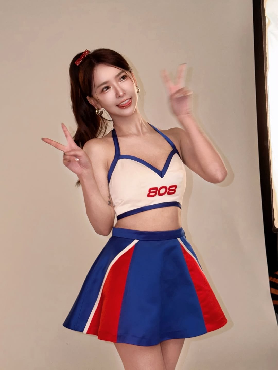 Photo by 禾羽 Kimi on March 02, 2026. May be an image of miniskirt and text.