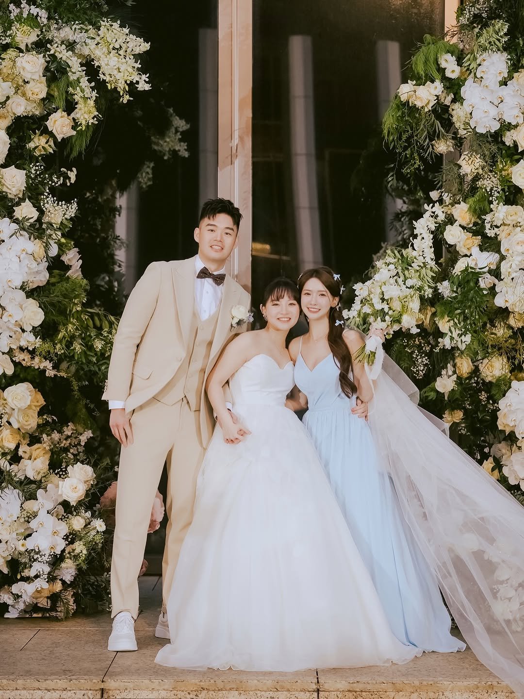 Photo by 禾羽 Kimi on December 29, 2025. May be an image of gown, prairie gentian, wedding and text.