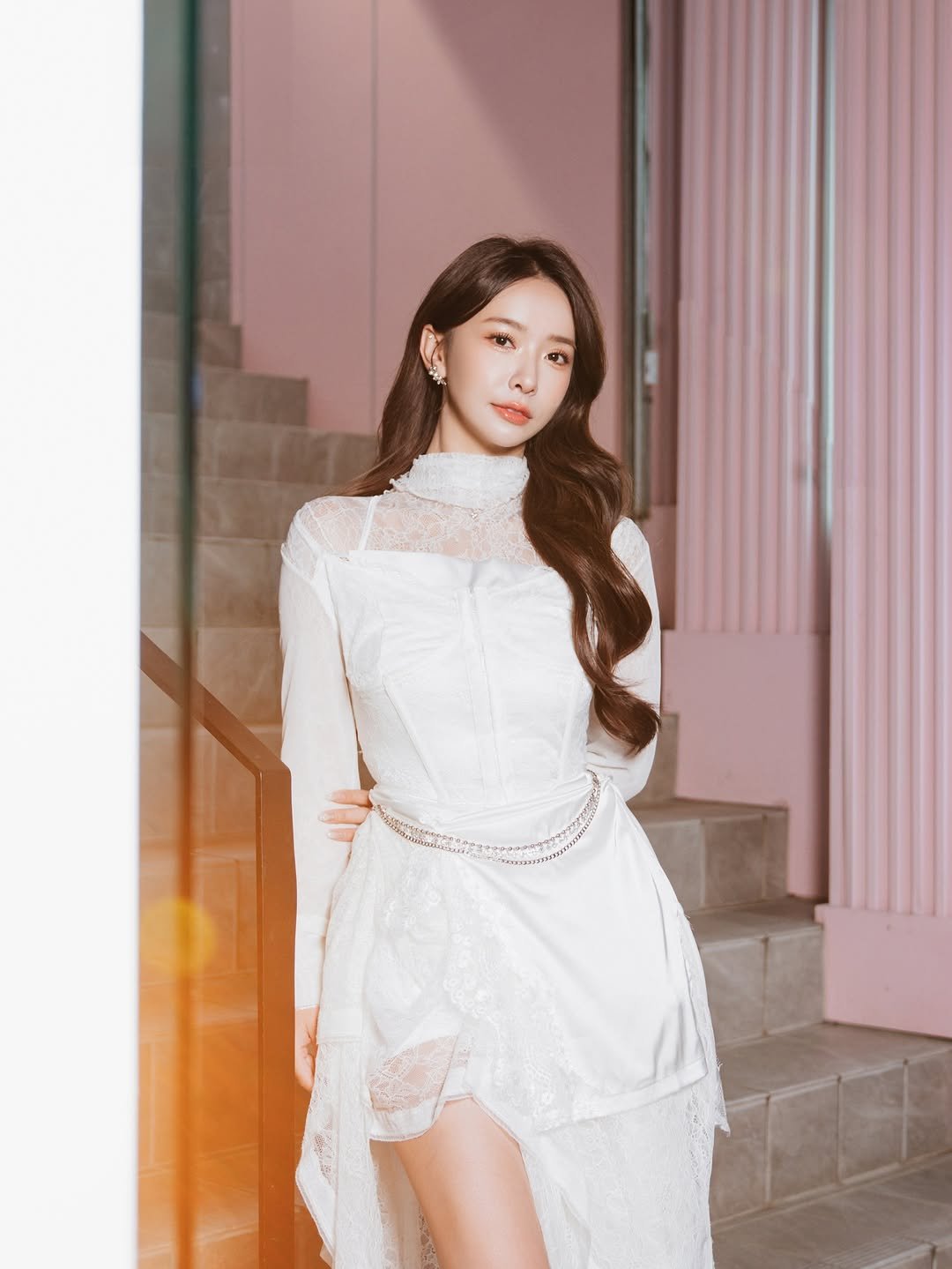 Photo by 禾羽 Kimi on January 02, 2026. May be an image of one or more people, hair, dress and text.