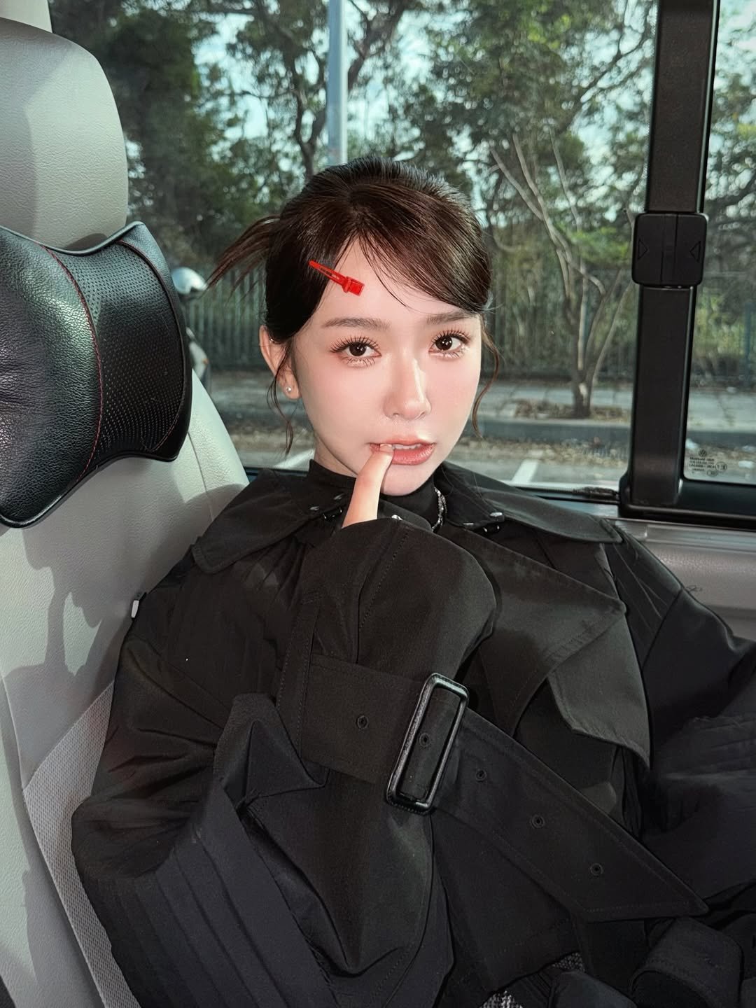 Photo by 禾羽 Kimi on February 08, 2026. May be an image of one or more people, hair, makeup, costume and text.