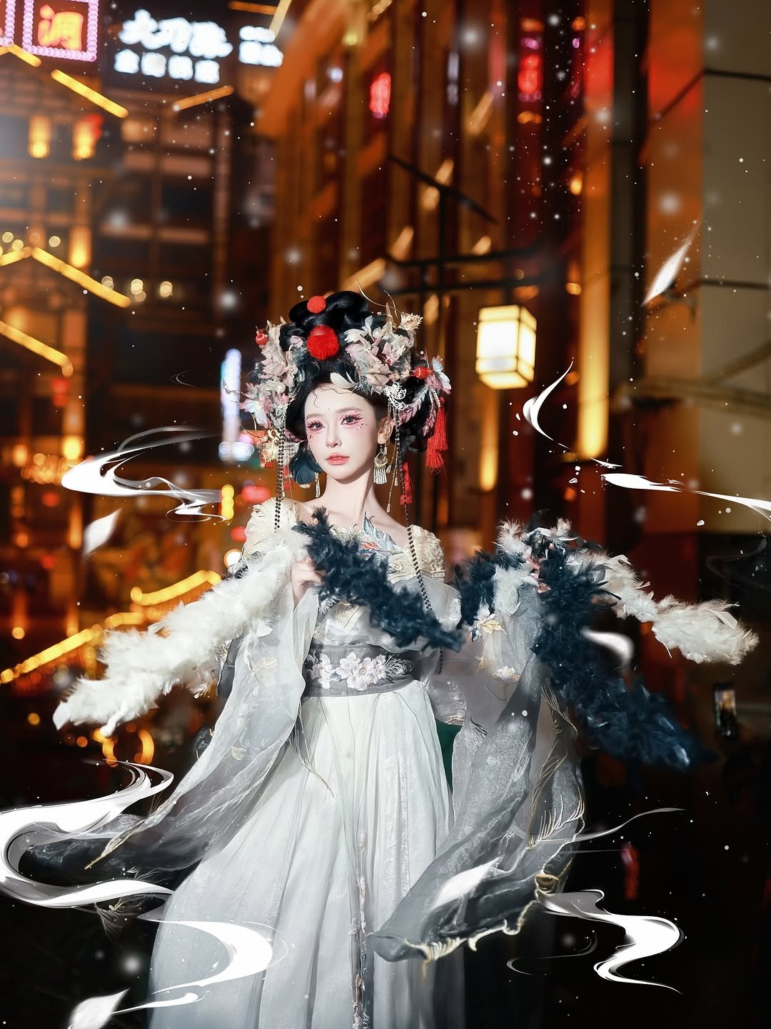 Photo by 禾羽 Kimi on February 28, 2026. May be an image of one or more people, makeup, headdress, costume and text.