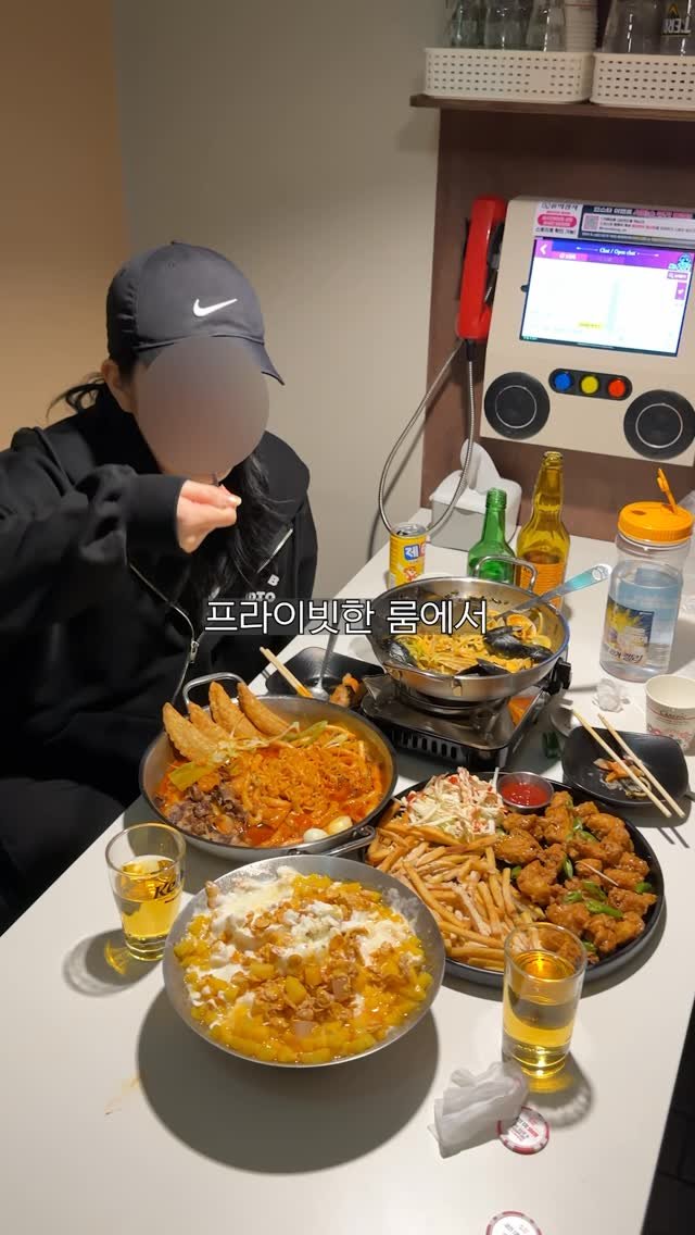 kimisang__ 게시물 이미지: 프라이빗한 룸에서 전화로 헌팅도하고 
우리끼리 조용하게 술 마시기도 좋은...