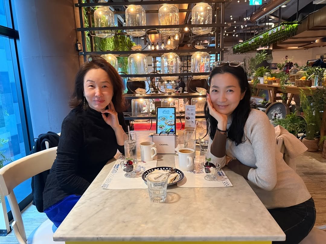 Photo shared by 배우 김주령 on November 24, 2025 tagging @kimmisook_official. May be an image of one or more people and text.