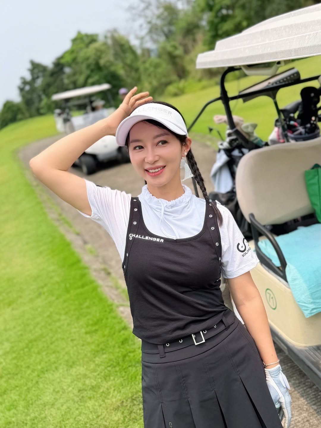 Photo shared by 김가영 on April 21, 2026 tagging @challenger_korea. May be an image of golf, golf cart, golf club, golf course and text.