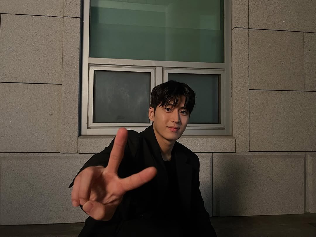 Photo by 김민철 KIM MIN CHUL on December 21, 2025. May be an image of bolo tie and text.