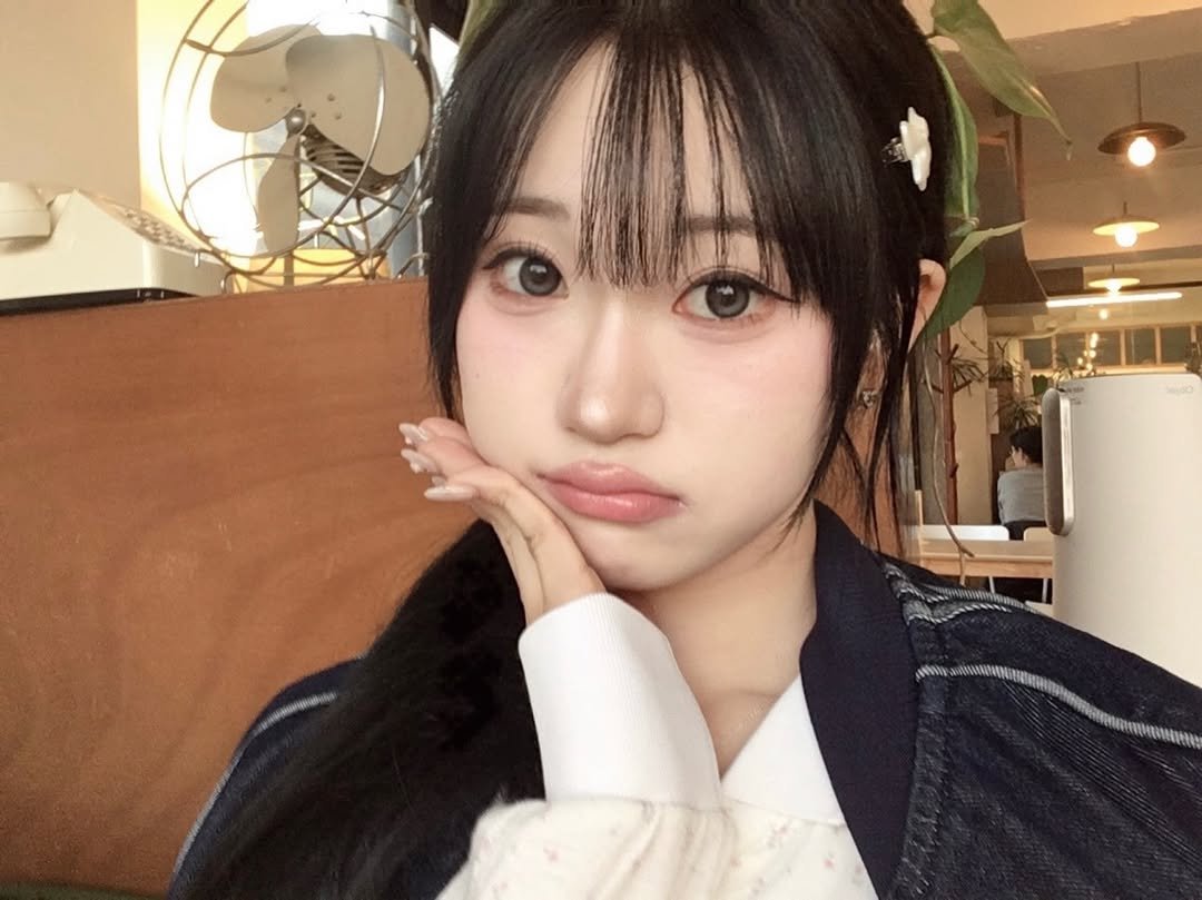 Photo by 김밍 🐰 on April 10, 2026. May be an image of one or more people, hair and text.