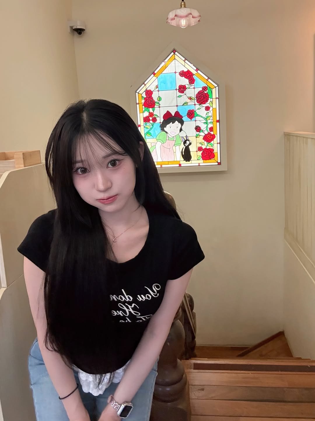 Photo by 김밍 🐰 on September 06, 2025. May be a selfie of 1 person, hair, top and text.