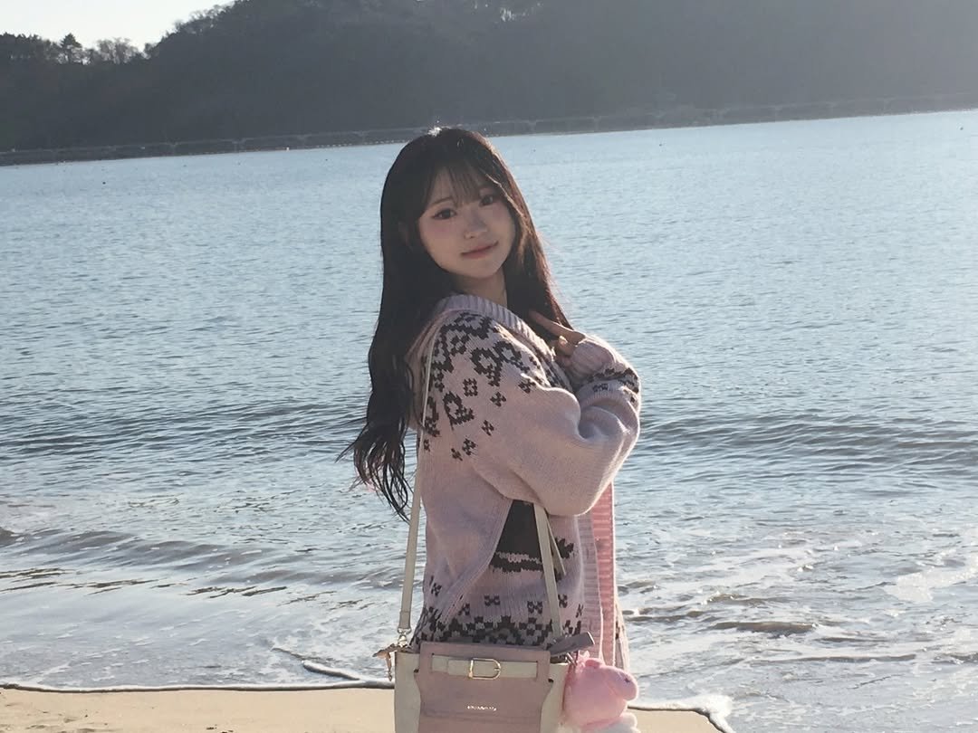 Photo by 김밍 🐰 on December 18, 2025. May be an image of beach, ocean and text.
