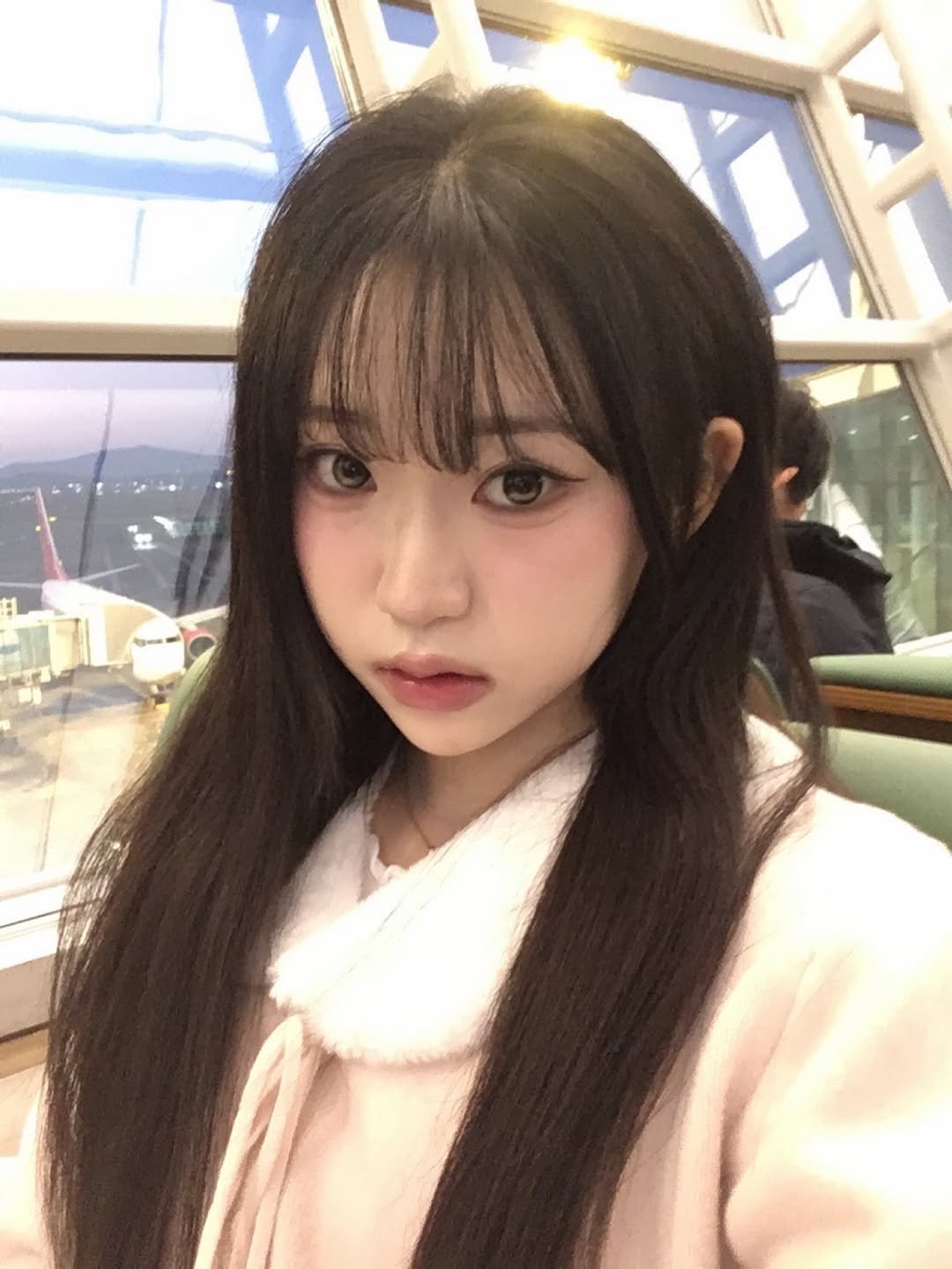 Photo by 김밍 🐰 on January 28, 2026. May be a selfie of one or more people, hair and text.