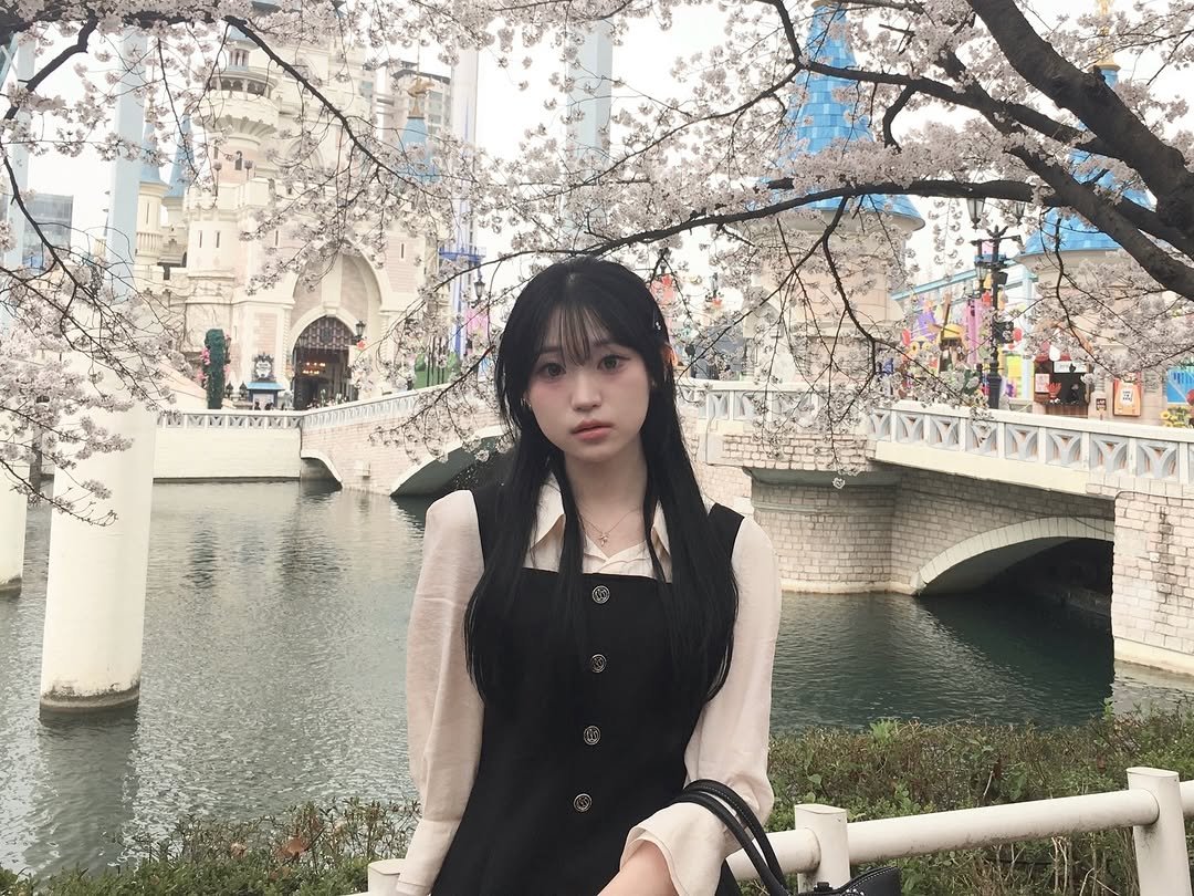kimming0_0 게시물 이미지: 언니 오늘 어른 옷 입었긔 ˚ . ྀིྀི୧ ❤︎ ୨ ྀིྀི.˚🌸