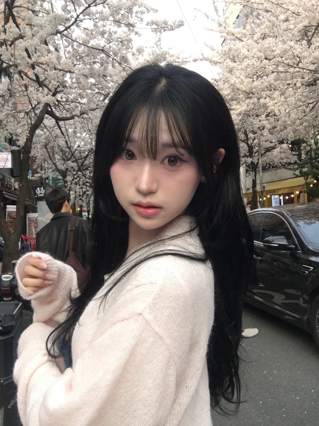 Photo by 김밍 🐰 on April 04, 2026. May be an image of one or more people, hair and text.