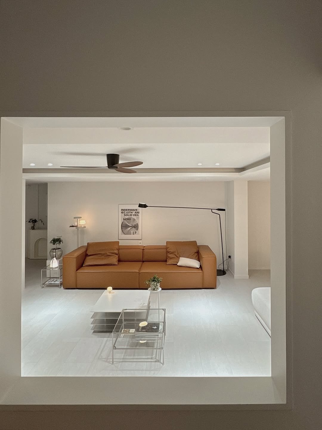 Photo shared by 킴님 / kimmm_nim / 김 주 on November 04, 2025 tagging @beiligne. May be an image of lighting, sofa, chaise lounge, indoors, bedroom, living room, sliding door and text.