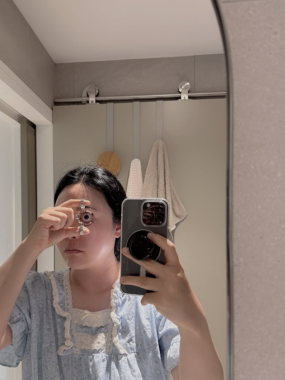 Photo by 킴님 / kimmm_nim / 김 주 on September 23, 2025. May be a selfie of 1 person, sleepwear, bath robe, mirror, robe, hospital and text.