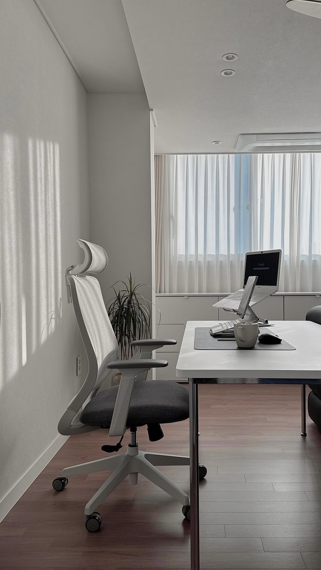 kimmm_nim 게시물 이미지: 책상 앞 집중이 안 될 땐, 의자를 먼저 살펴보세요!

편안한 의자는 단순히 몸의...