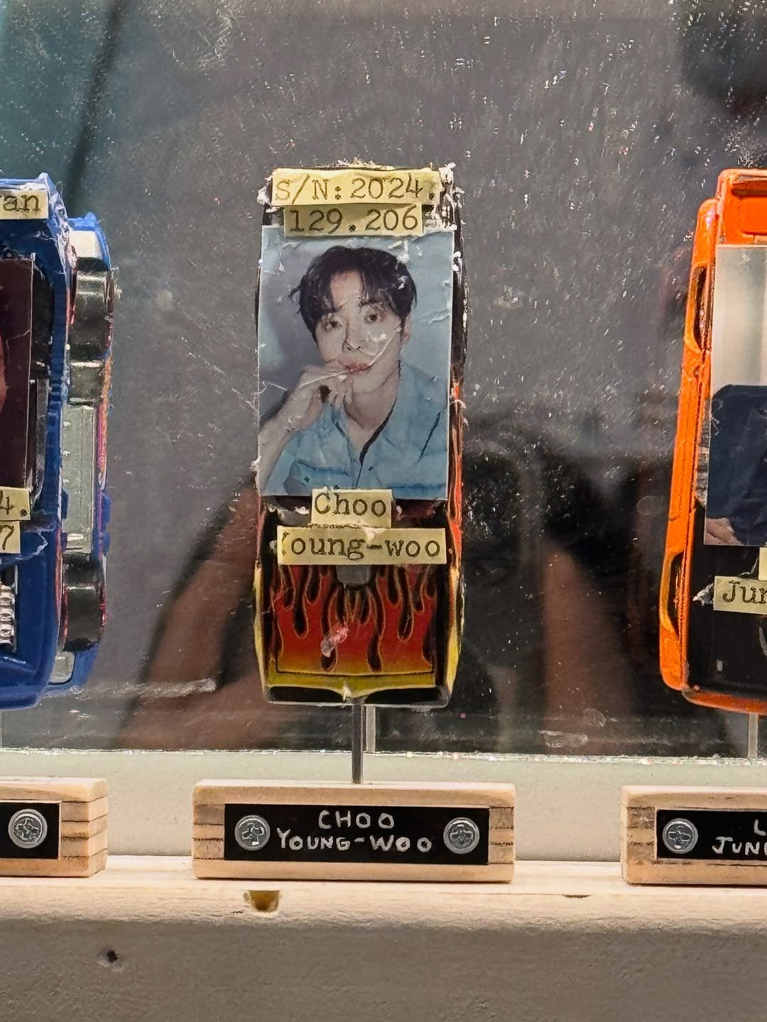 Photo by 킴님 / kimmm_nim / 김 주 on August 16, 2025. May be an image of 1 person, matchbook, display case, picture frame, newsstand and text that says '1S/N:2024 S/N: N: 2024 S .206 Choo roung oung-woo Woo. ปัน 11 CHOO ٥ YOUNG NG Wo YOUNG-WO O JUN'.