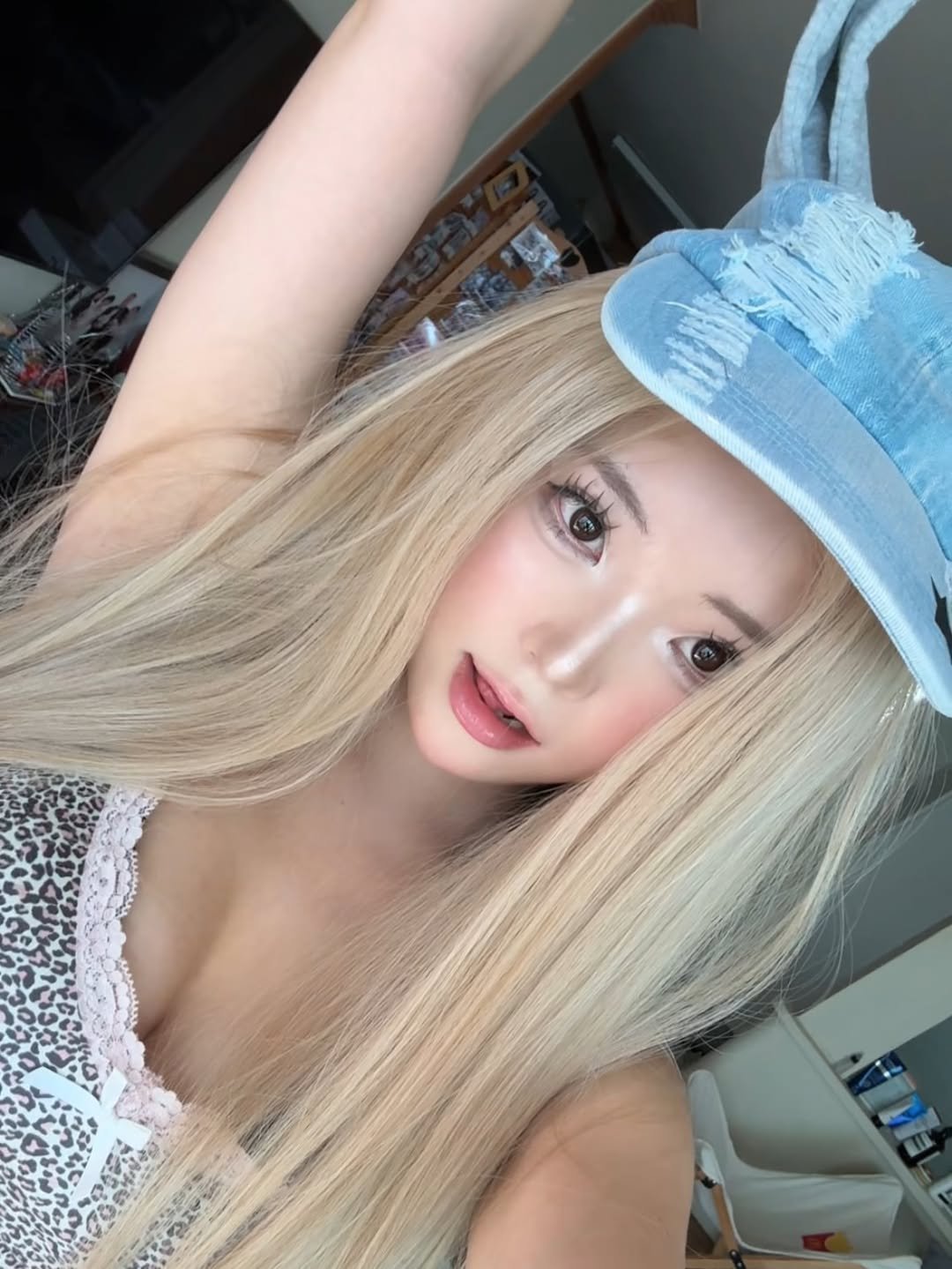 kimohhu 게시물 이미지: 쿨톤 갸루 메이크업💅🏻💋🫦

¥갸루의 일상¥
진한 화장하니까 금방 피곤하더라구...