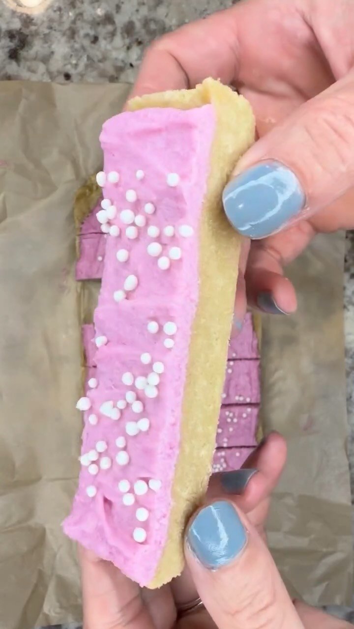 kimsproteinkitchen 게시물 이미지: Cookie Crumbl Protein Bars 

Recipe below 👇...