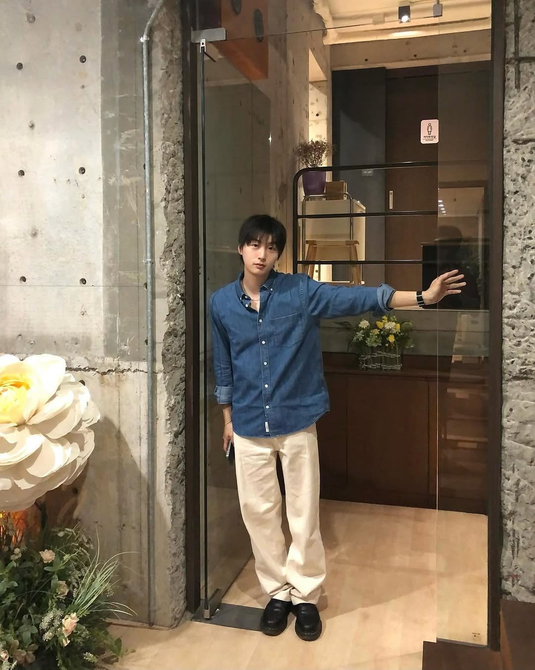 Photo shared by 정 한 on September 24, 2025 tagging @drmartenskr, @arketofficial, @siiiido_clothing, and @kream.co.kr. May be an image of 1 person, duffle coat, cornflower and text.