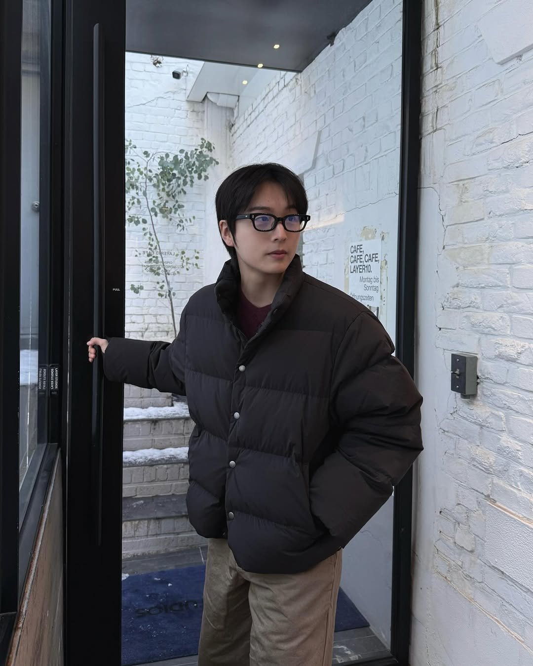 Photo shared by 정 한 on December 09, 2025 tagging @anotheroffice_official. May be an image of duffle coat, overcoat, goosedown coat, jacket, turtleneck, parka and text.