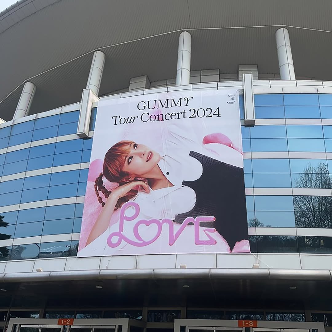 Photo shared by 김영선 kim Youngsun on December 19, 2024 tagging @amoebakorea, and @gummy_official_.