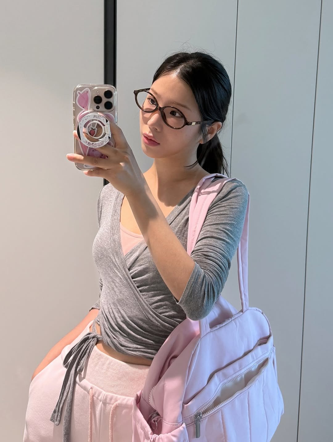 kindcong 게시물 이미지: 1. 눈썹 탈색했는데 짝꿍이 자꾸 키드밀리라고 함;
2. 칼국수 3차 시도만에...