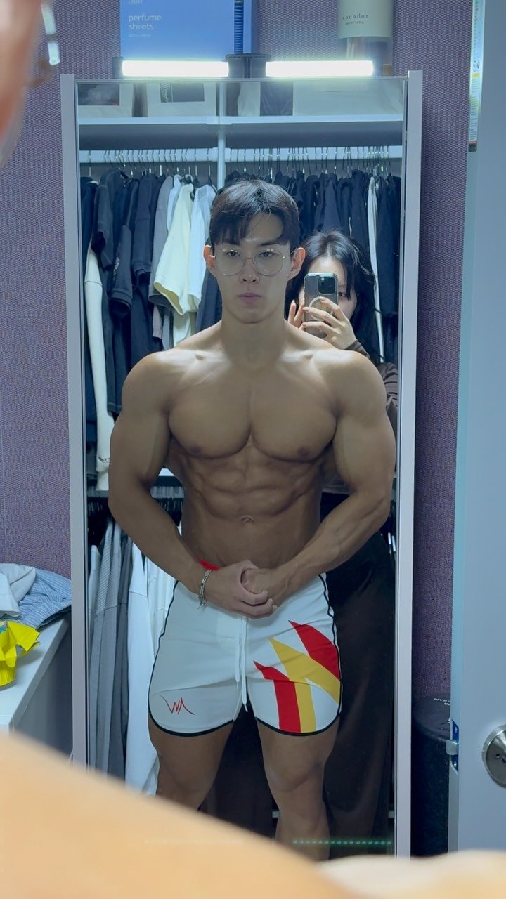 king__yujin 게시물 이미지: 마왕이 세상을 정복하는 중인데 도시락 심부름이나 시키는 NPC는 플레이어가 없다면...