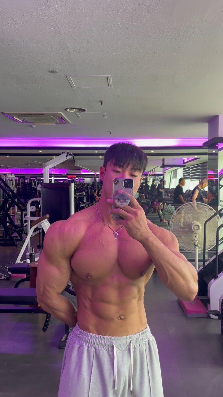 kinggym_187 게시물 이미지: 자연광에 취한 바디체크 🥊