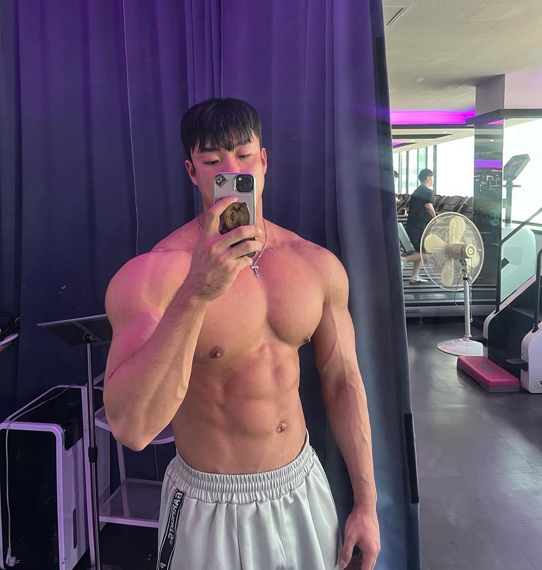 kinggym_187 게시물 이미지: 네버기브업 스트롱스모🥊
-
-
#스포츠모델