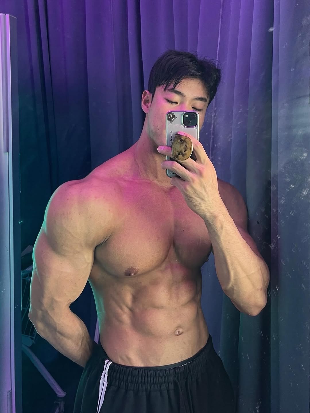 kinggym_187 게시물 이미지: 라면을 너무 먹었었나 보다
라면하나 끊었다고 살이...🍜