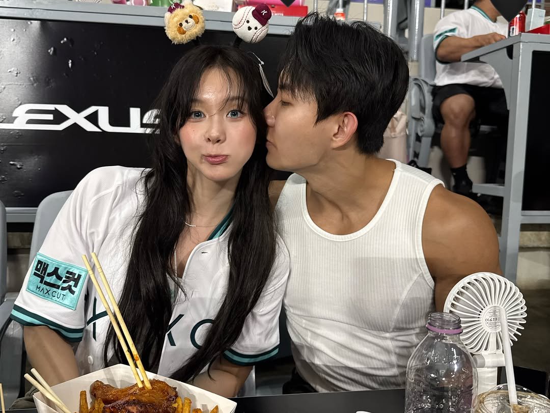 kingyujinyuna 게시물 이미지: 유나랑 생애  첫 야구장 데이트⚾️ 2차 코인노래방🎤
가끔 노래방 데려가야 집에서...