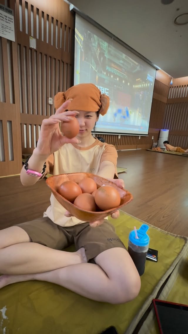 kingyujinyuna 게시물 이미지: 찜질방에 먹으러 온 커플