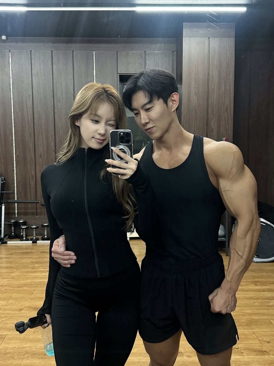 kingyujinyuna 게시물 이미지: 저희는 어떤 동물처럼 생겼나요 ????!!!!

너무 보고싶었던 바위너구리...