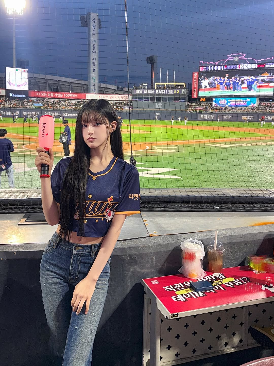 Photo by KISS OF LIFE on September 21, 2025. May be an image of 3 people, people playing baseball, stadium and text.