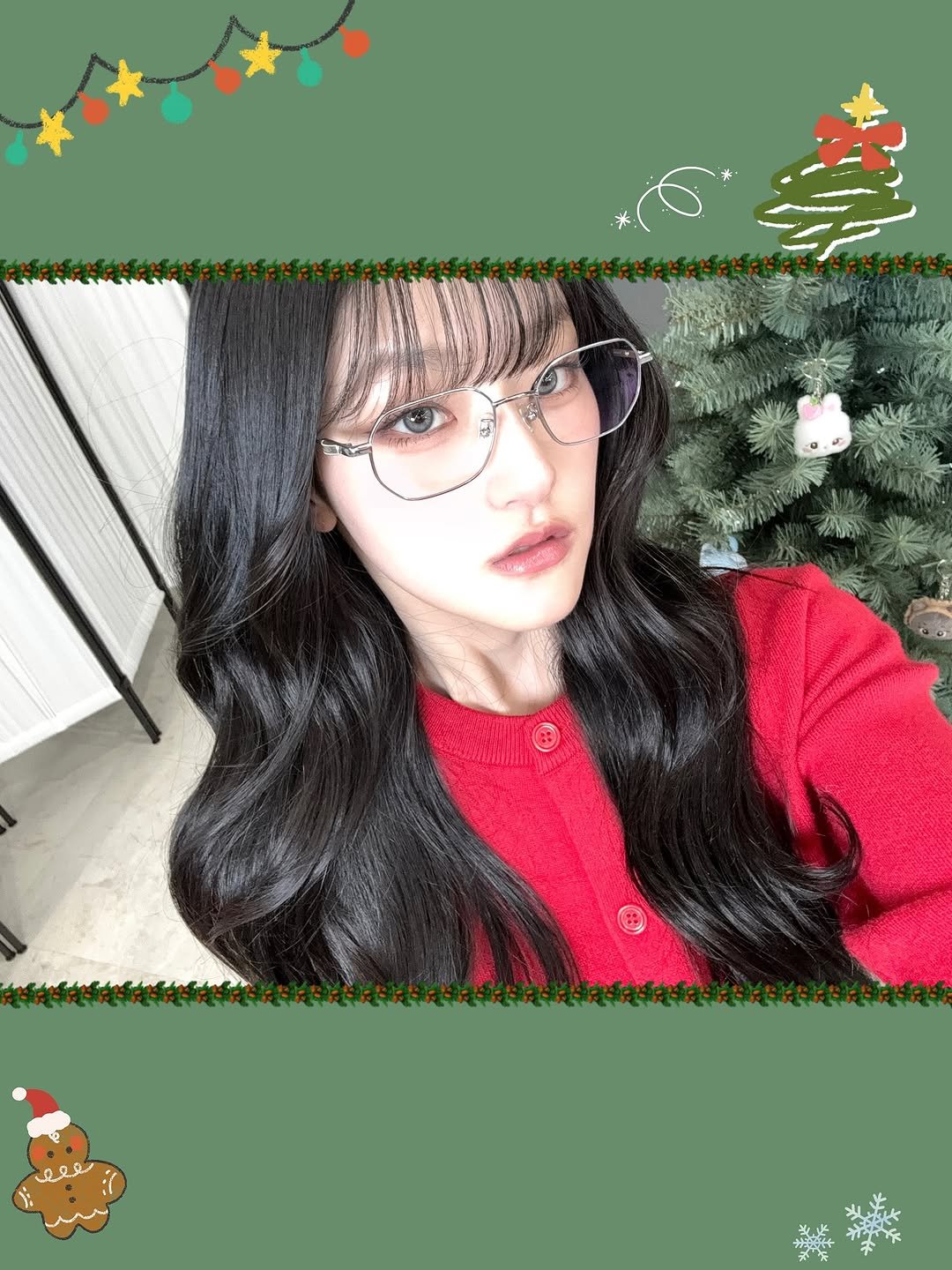 Photo by KISS OF LIFE on December 24, 2025. May be a selfie of one or more people, hair, christmas tree, tinsel, sweater and text.