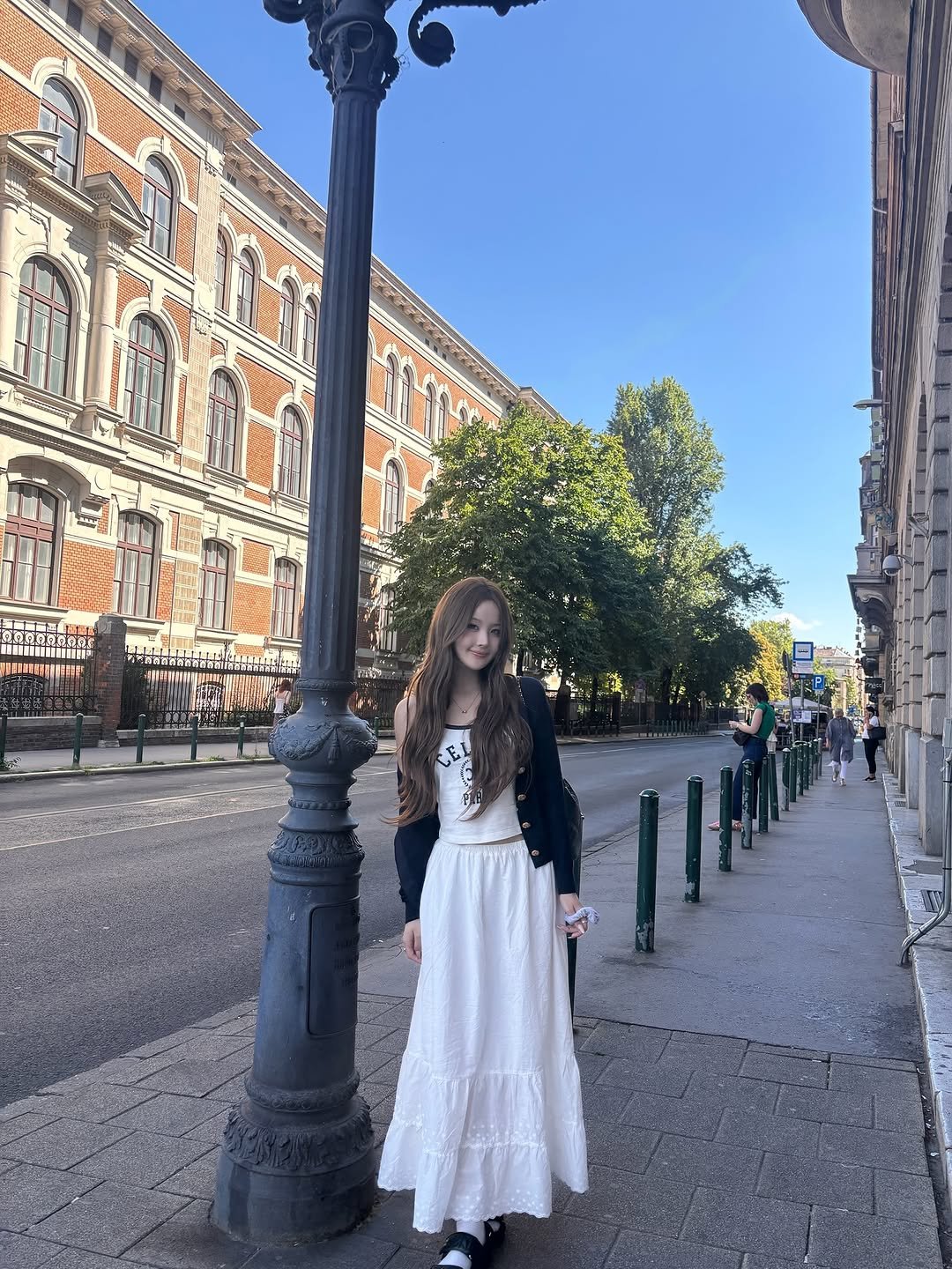 Photo by KISS OF LIFE on August 16, 2025. May be an image of 6 people, Piazza di Spagna and text.