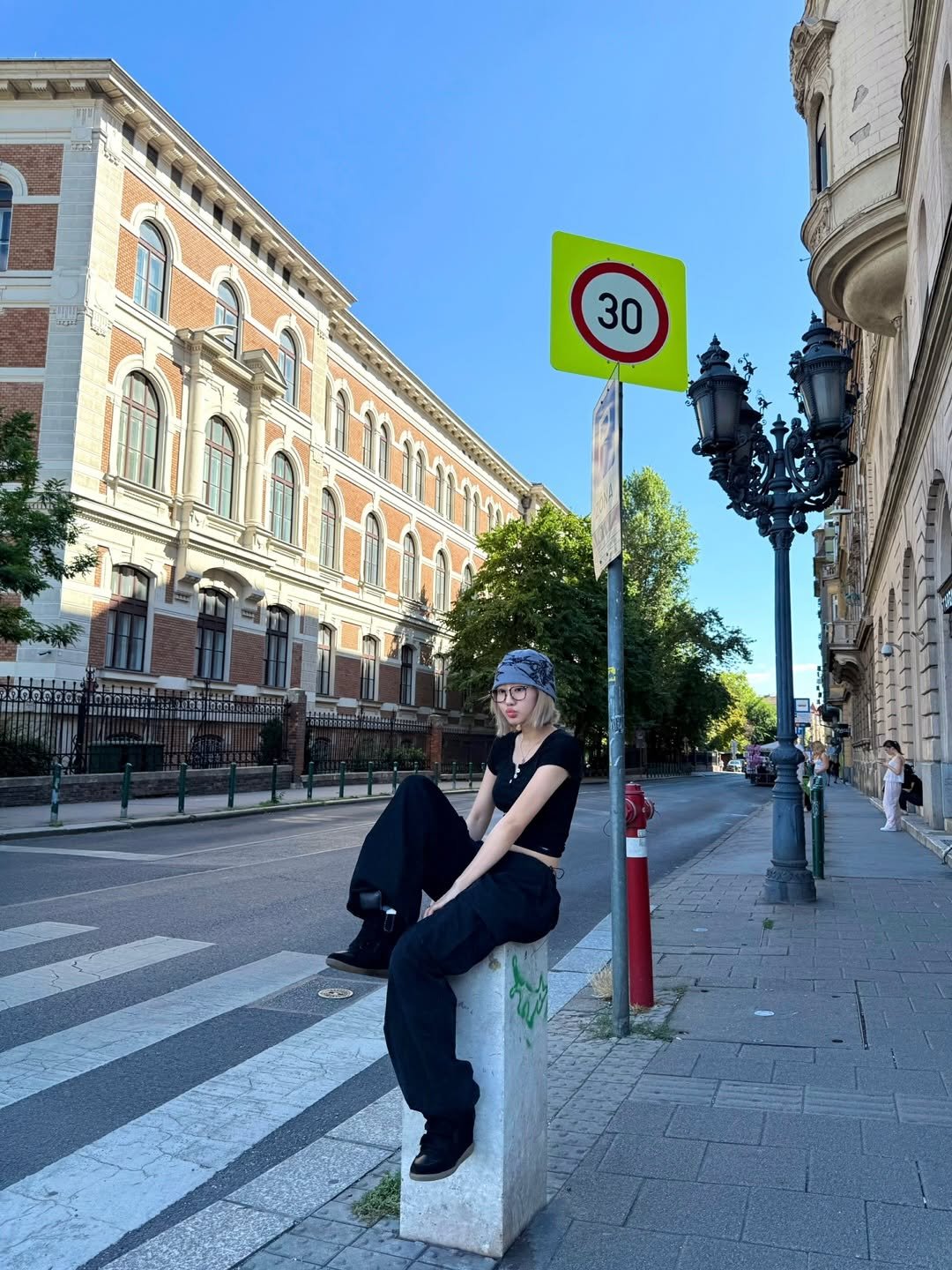 Photo by KISS OF LIFE on August 08, 2025. May be an image of 3 people, street, Piazza di Spagna and text.