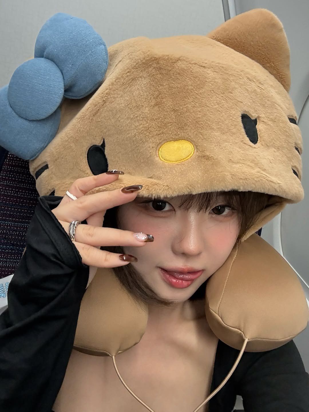 Photo by 홍영기 on November 11, 2025. May be an image of hat, costume and text.