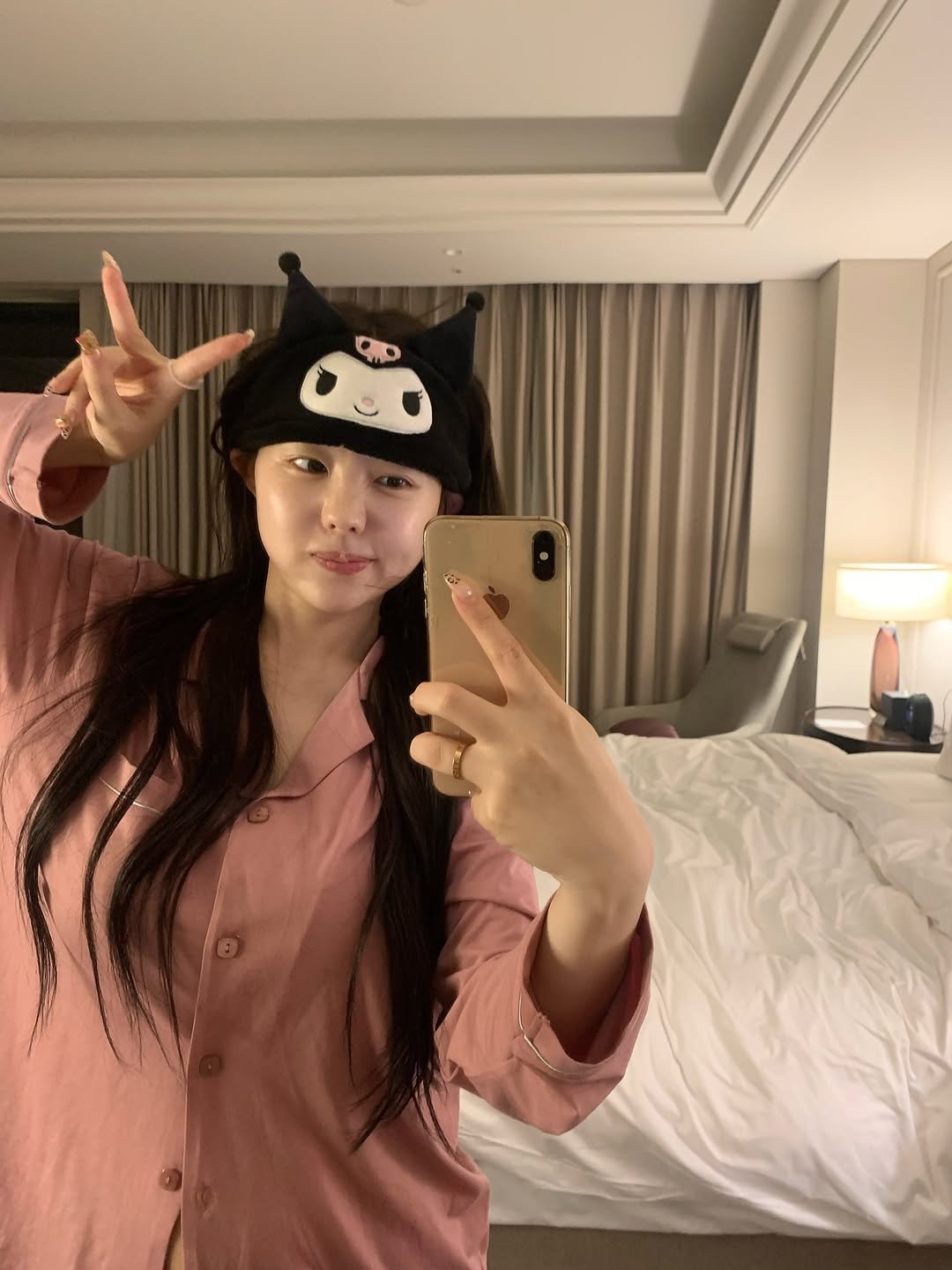 Photo by 홍영기 on September 22, 2025. May be a selfie of 1 person, sleepwear, hat, robe, bath robe and text.